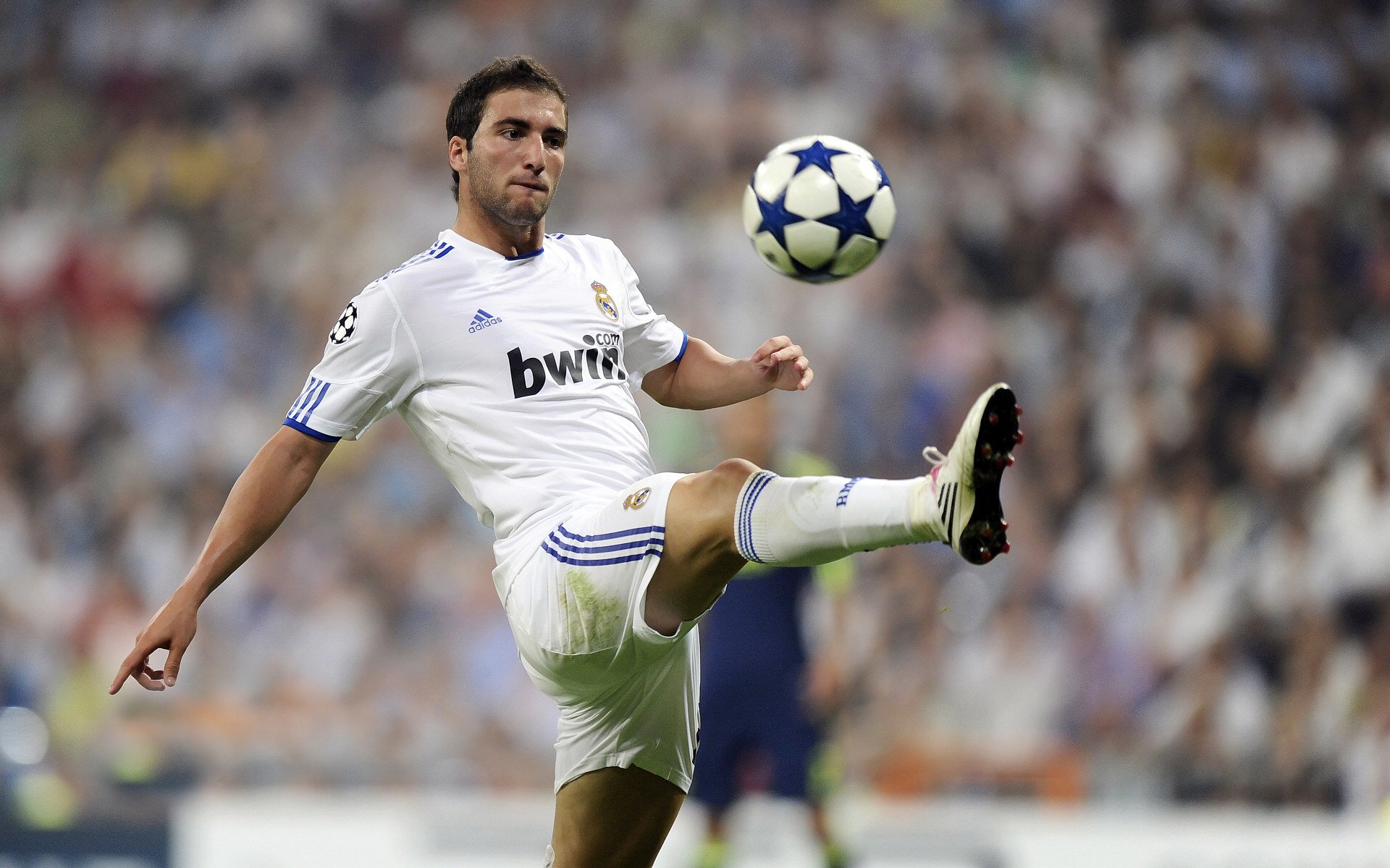 《电竞选手训练有多硬核？幕后训练细节曝光》，电竞选手训练营